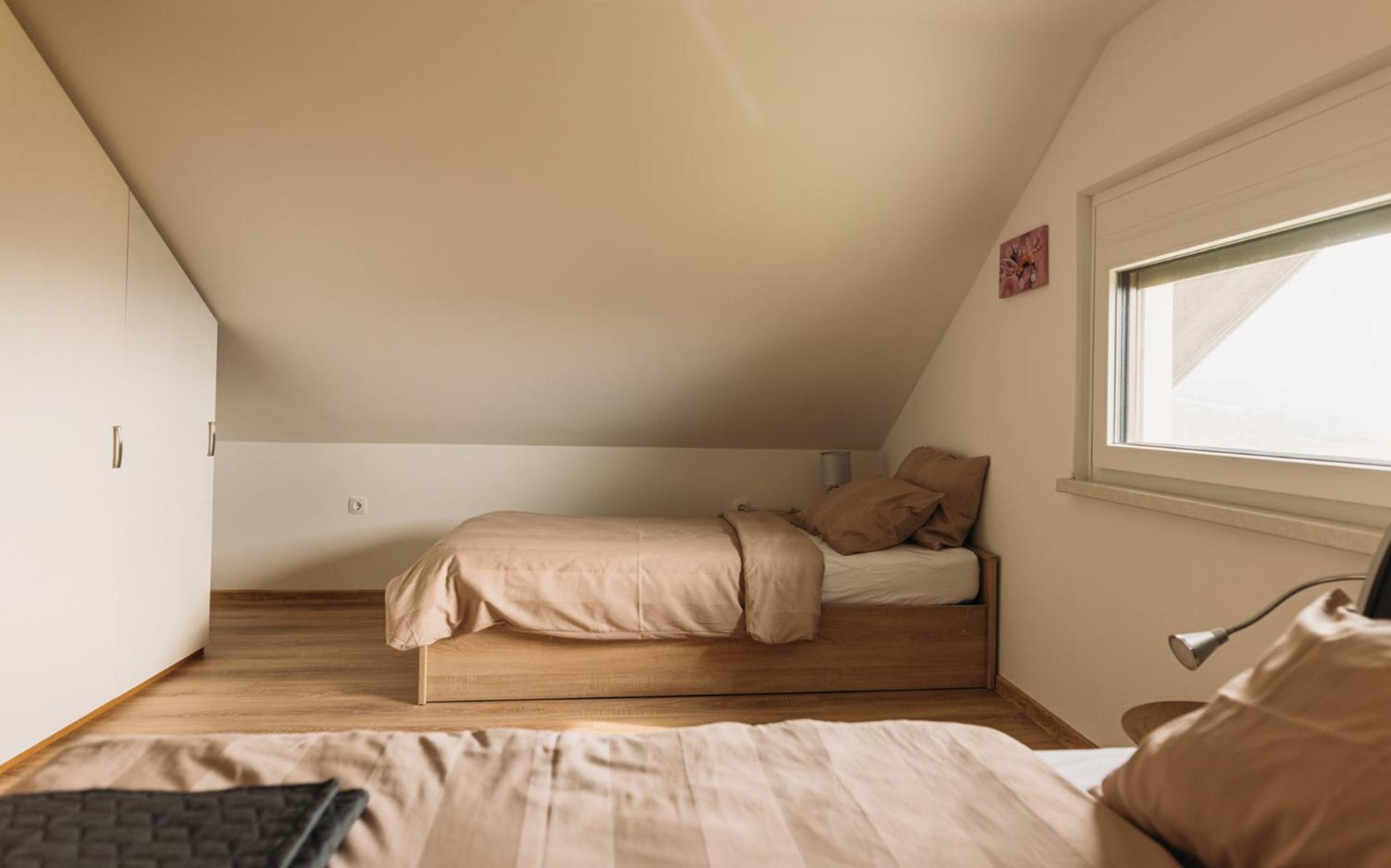 Apartma Hisa Na Ravnah With Hot Tub Pisece Экстерьер фото