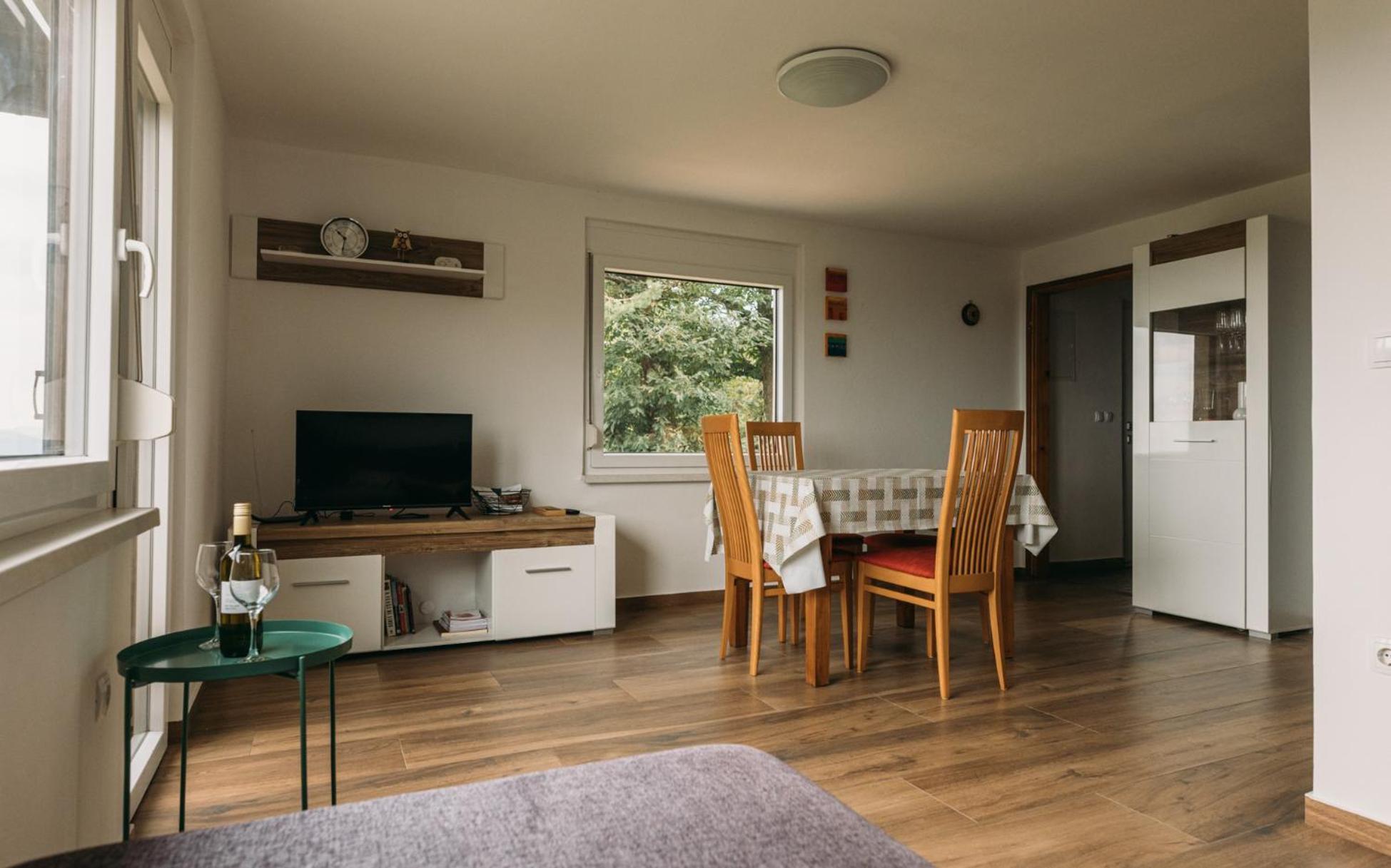 Apartma Hisa Na Ravnah With Hot Tub Pisece Экстерьер фото